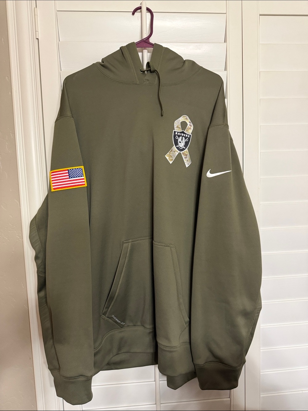 Nike NFL Raiders Salute to Service Hoodie with Camo Ribbon